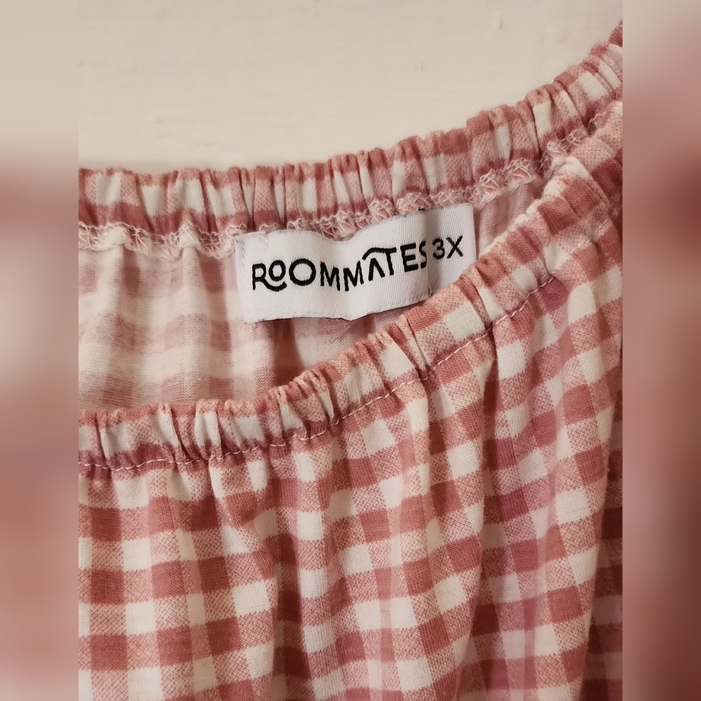 RoomMates Gingham Pink Off-Shoulder Top, 3X - Picture 3 of 3